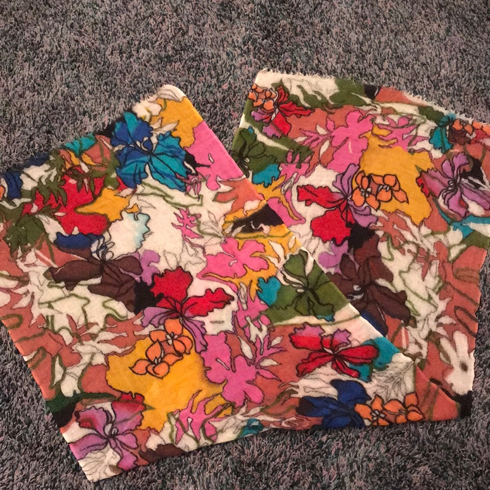 Pretty floral scarf